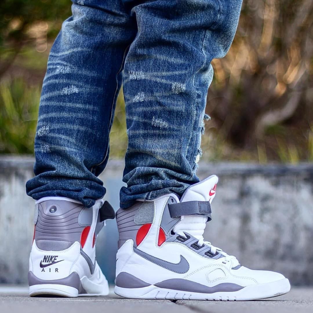 Nike Air Pressure sneakers on foot